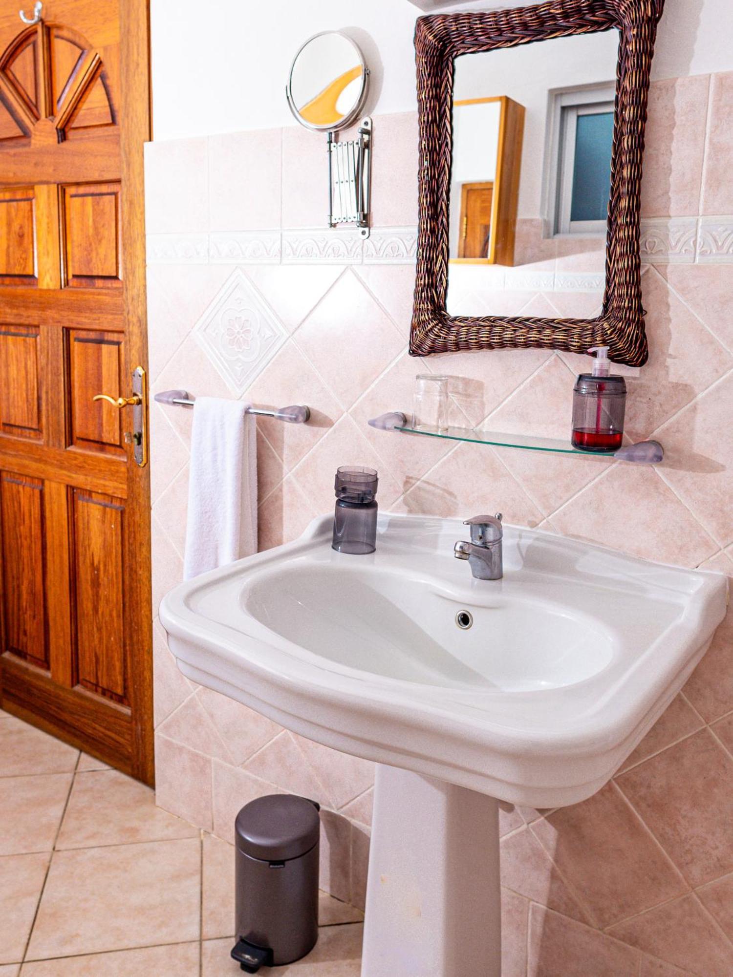 ויקטוריה Bottle Palm Villa מראה חיצוני תמונה