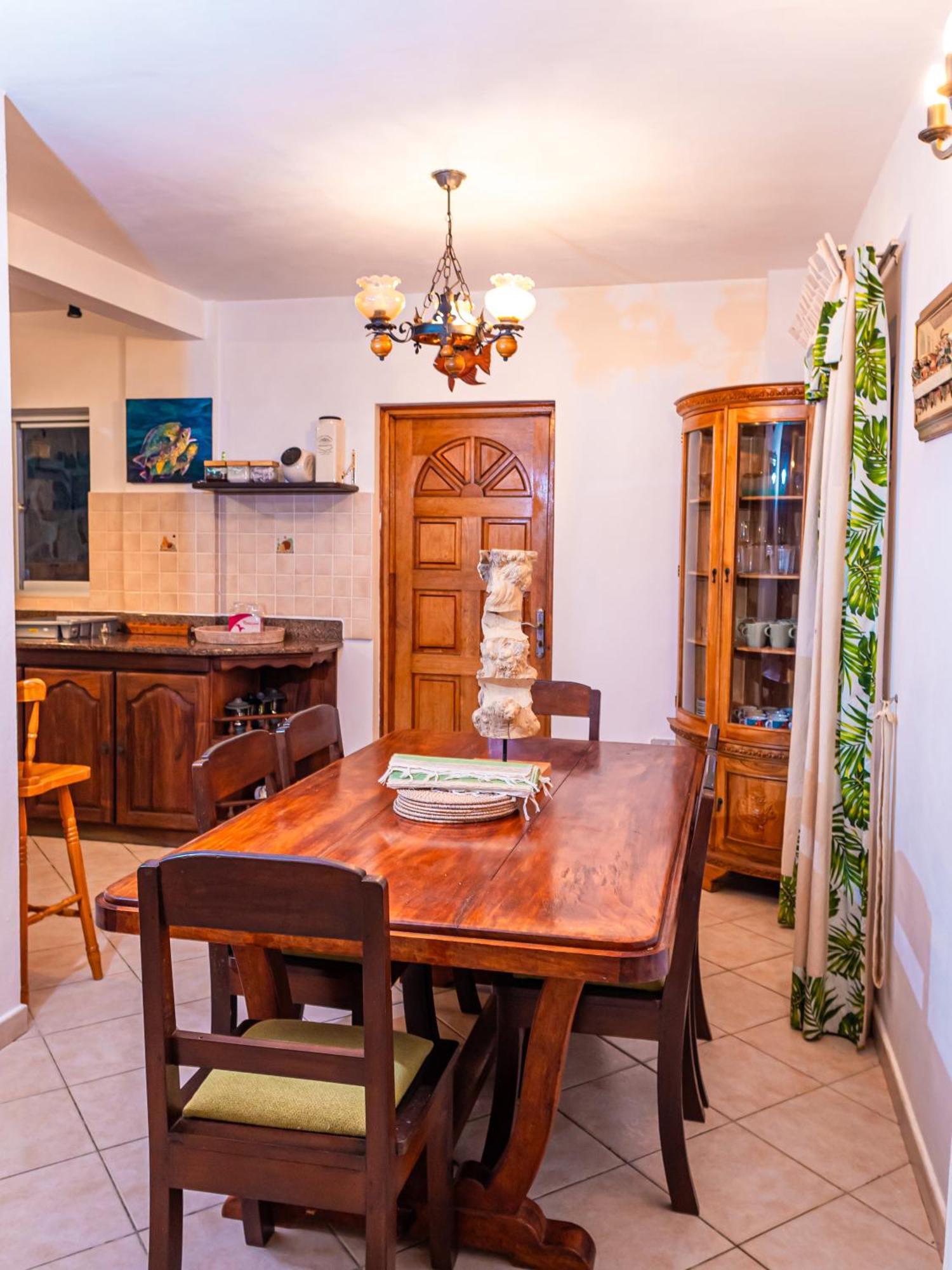 ויקטוריה Bottle Palm Villa מראה חיצוני תמונה