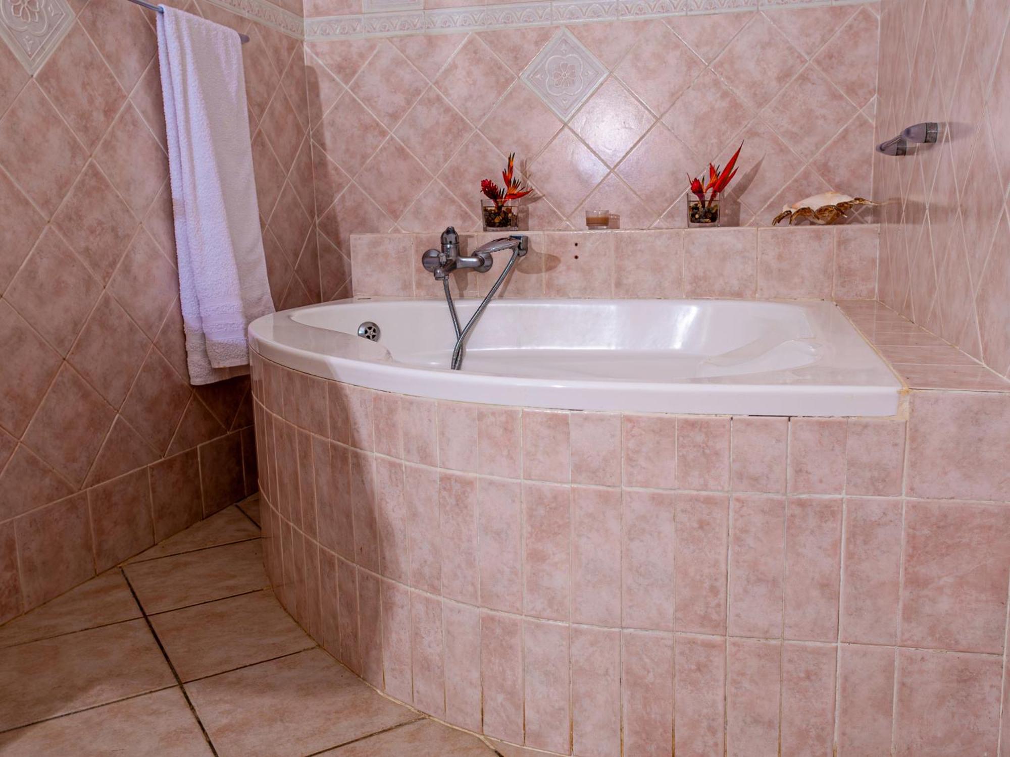 ויקטוריה Bottle Palm Villa מראה חיצוני תמונה